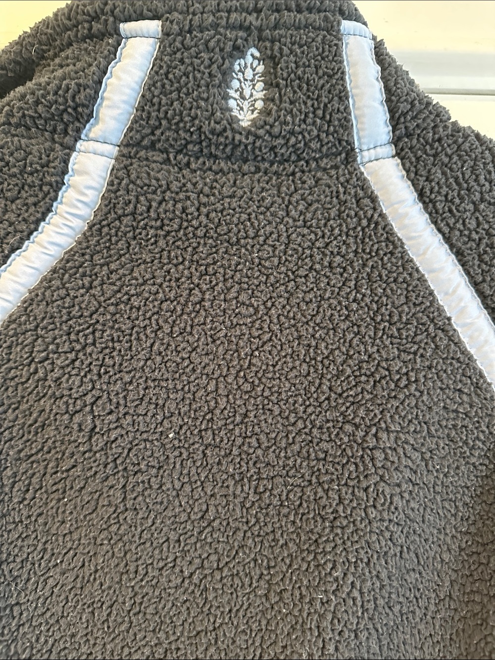 Free People Movement Navy Sherpa Half-Zip cropped Jacket with Light blue Trim - Picture 7 of 7